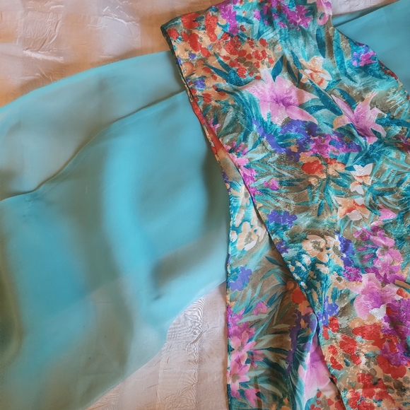 2 SILKY SCARVES - Picture 7 of 7